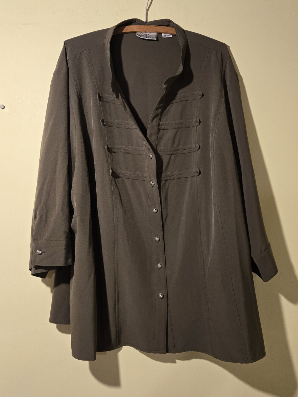Kathe Che Relaxed Olive Button-Front 3/4 Sleeve Women’s Blouse.